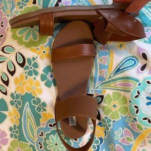 Steve Madden Darnell Flat Sandal